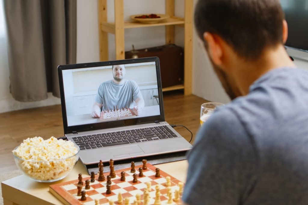 is online chess better than board chess for beginners